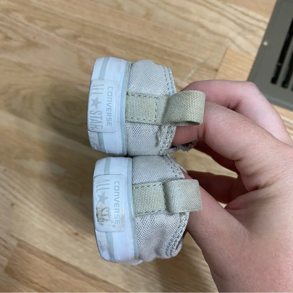 Converse Kids Silver Cream Tan Pink Sneakers Sticky Strap Closure Sz 5 Ve lcr o